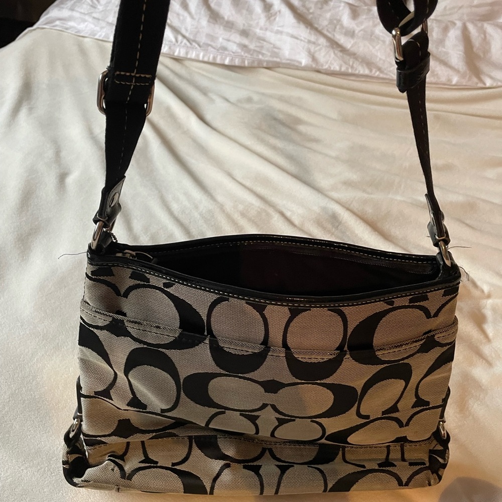 Coach - Picture 3 of 4